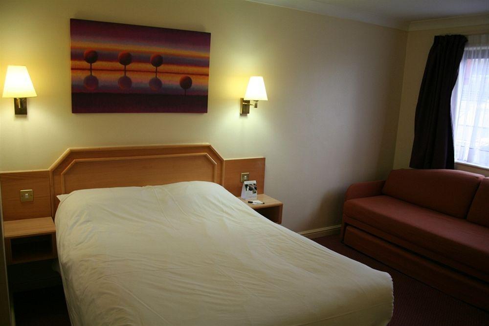 Days Inn Southampton Rownhams Chilworth  Room photo