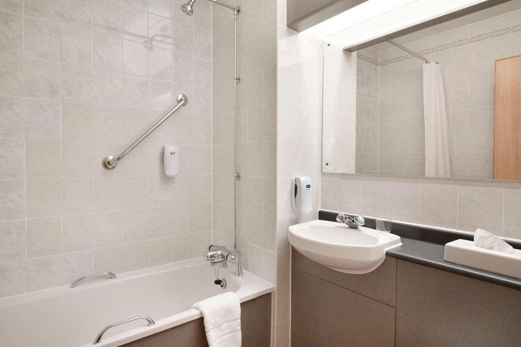 Days Inn Southampton Rownhams Chilworth  Room photo